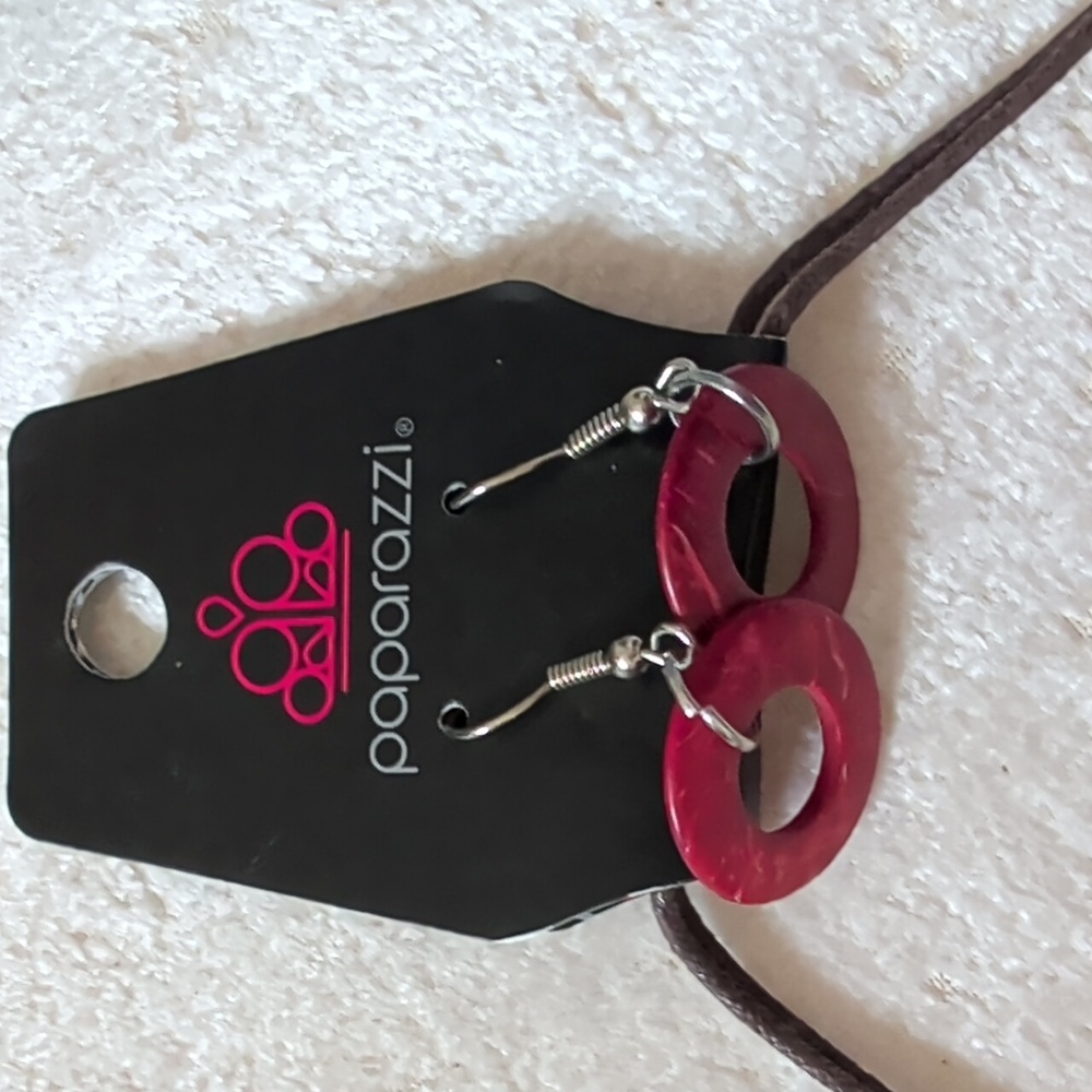 Paparazzi Waikiki Winds Wooden Cranberry Disc Necklace And Earrings Set New - Picture 5 of 7